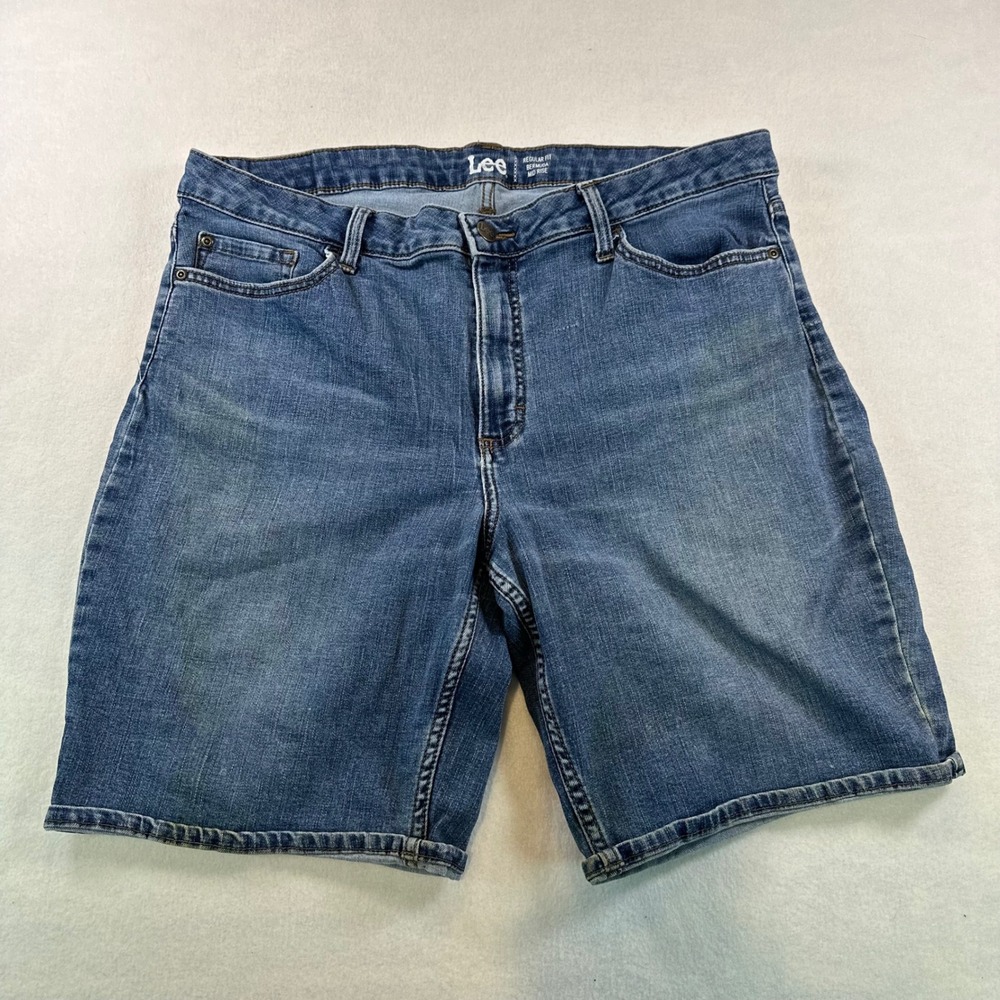 Lee Regular Fit Bermuda Mid Rise Denim Shorts Medium Wash Blue Womens size  W36
